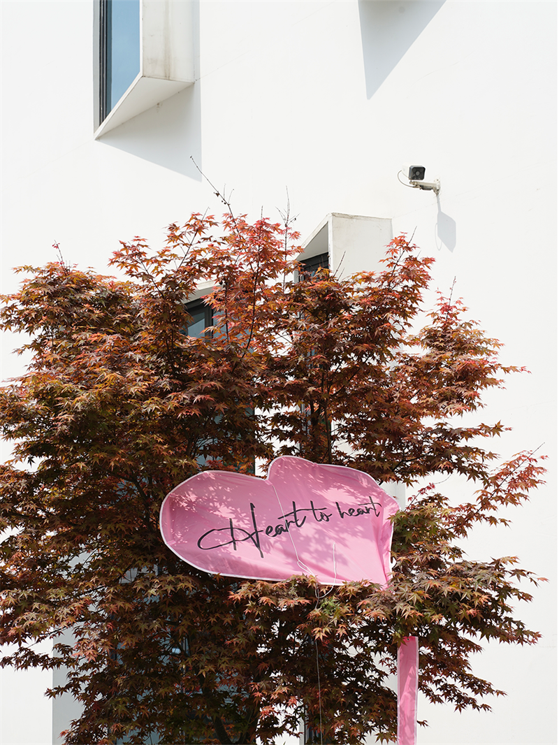 Free shipping URFF DECO pink heart kite love beginner easy to fly high color long tail outdoor couple children camping