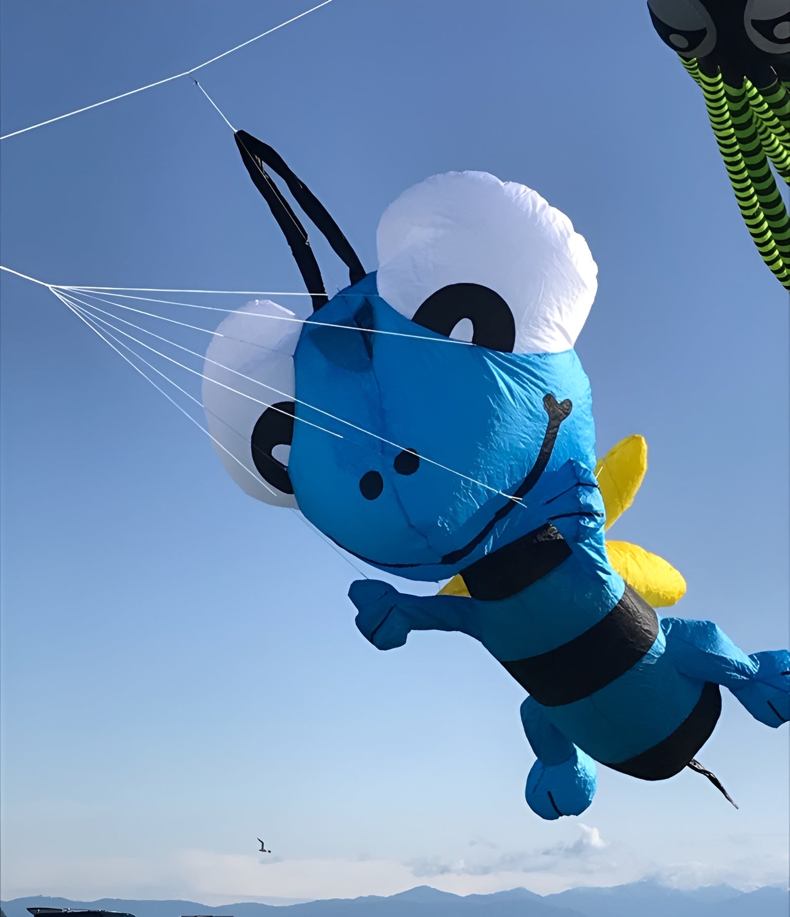 Free Shipping 3m Bee Kite Line Laundry Pendant Soft Inflatable Show Kite for Kite Festival Best 30D Ripstop Nylon Fabric with Bag